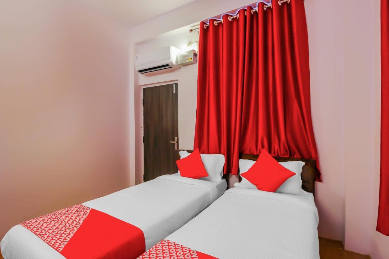 OYO 17168 Hz Lodge Hyderabad Exterior foto